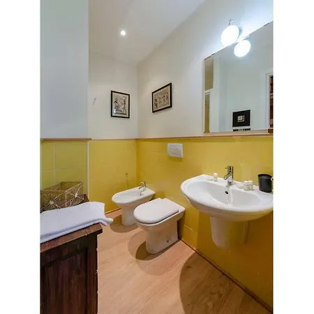 Semesterbostad Altido Cosy Apt Perfect For Couples Near Piazza De Ferrari Genua